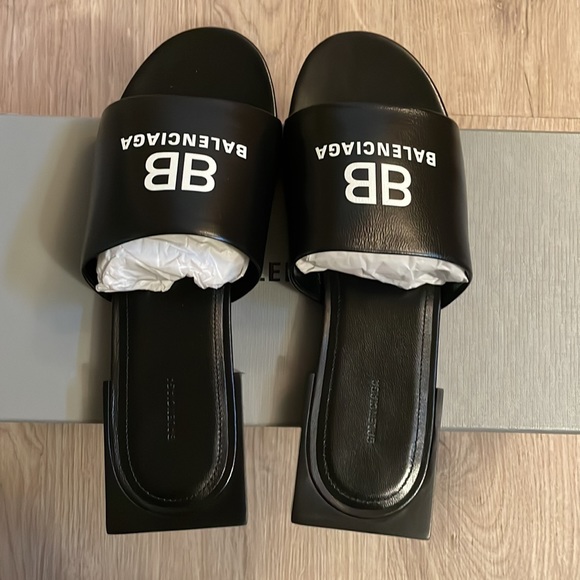 Balenciaga Box Mule Leather Sandal - Picture 2 of 3